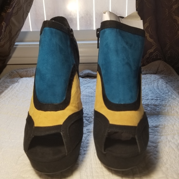QUPID black teal yellow faux suede peep toe booties heels new - Picture 3 of 7